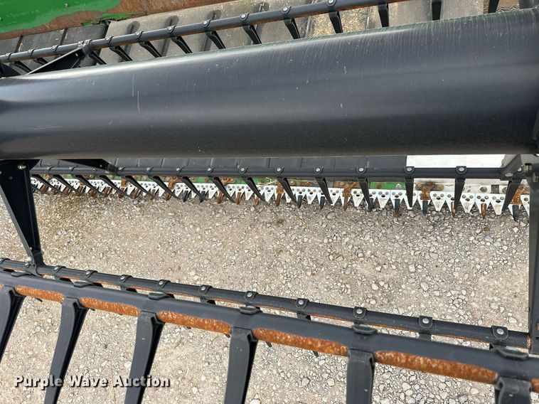 image for item KL9123 2017 John Deere 635FD HydraFlex  flex draper head