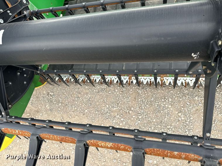 image for item KL9123 2017 John Deere 635FD HydraFlex  flex draper head
