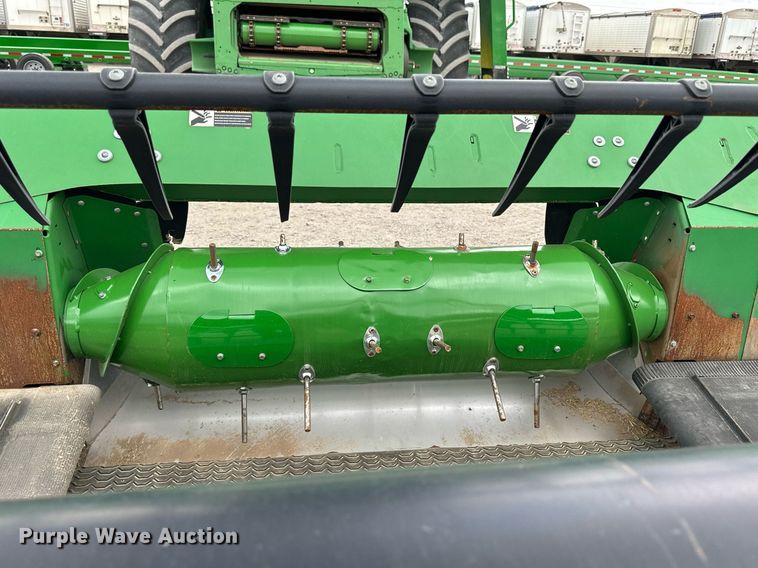 image for item KL9123 2017 John Deere 635FD HydraFlex  flex draper head