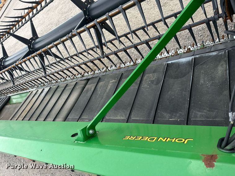 image for item KL9123 2017 John Deere 635FD HydraFlex  flex draper head
