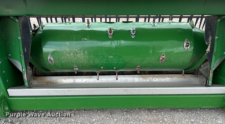 image for item KL9123 2017 John Deere 635FD HydraFlex  flex draper head