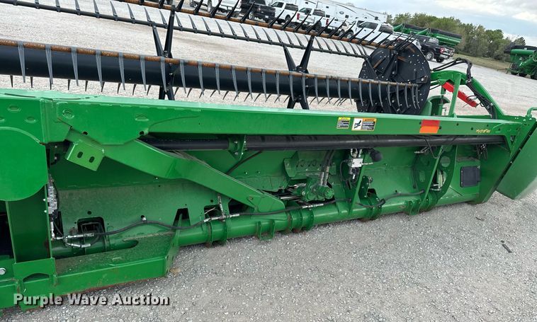 image for item KL9123 2017 John Deere 635FD HydraFlex  flex draper head
