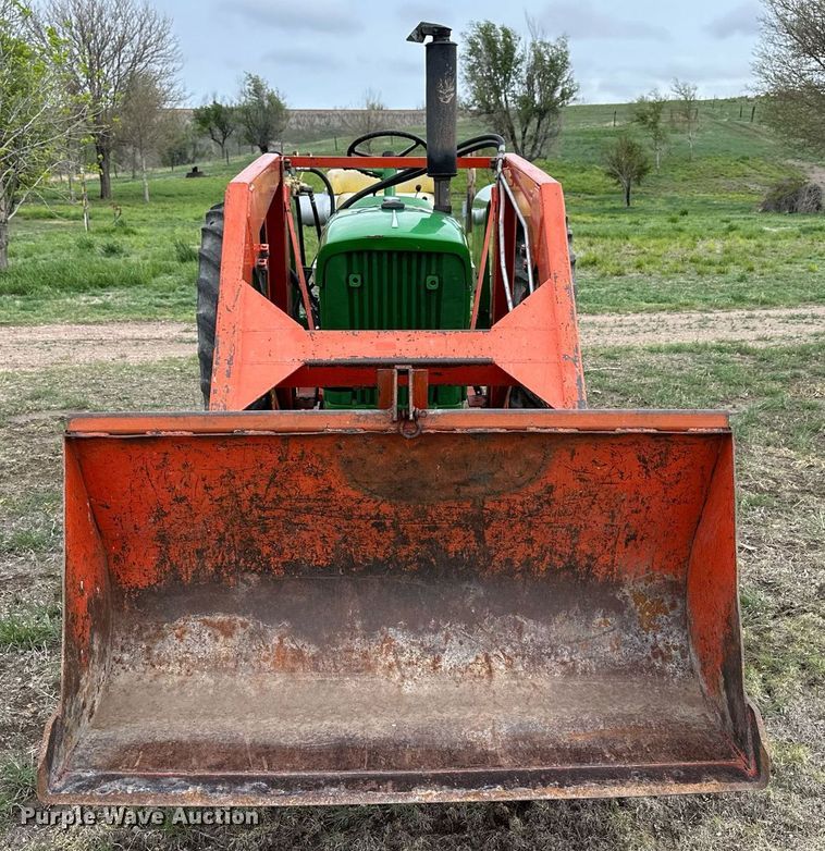 image for item KL9125 1962 John Deere 2010  tractor