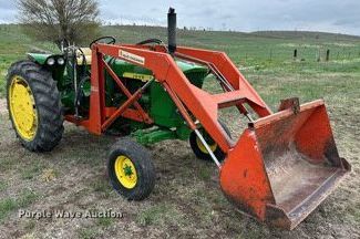 image for item KL9125 1962 John Deere 2010  tractor