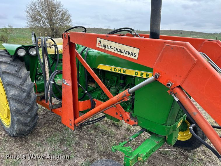 image for item KL9125 1962 John Deere 2010  tractor