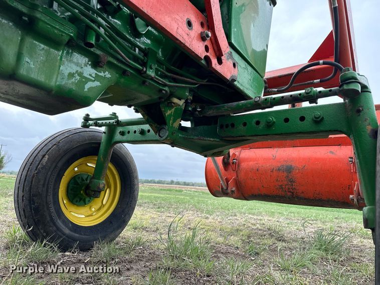 image for item KL9125 1962 John Deere 2010  tractor