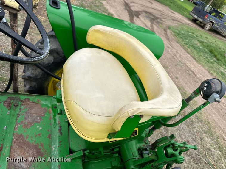 image for item KL9125 1962 John Deere 2010  tractor