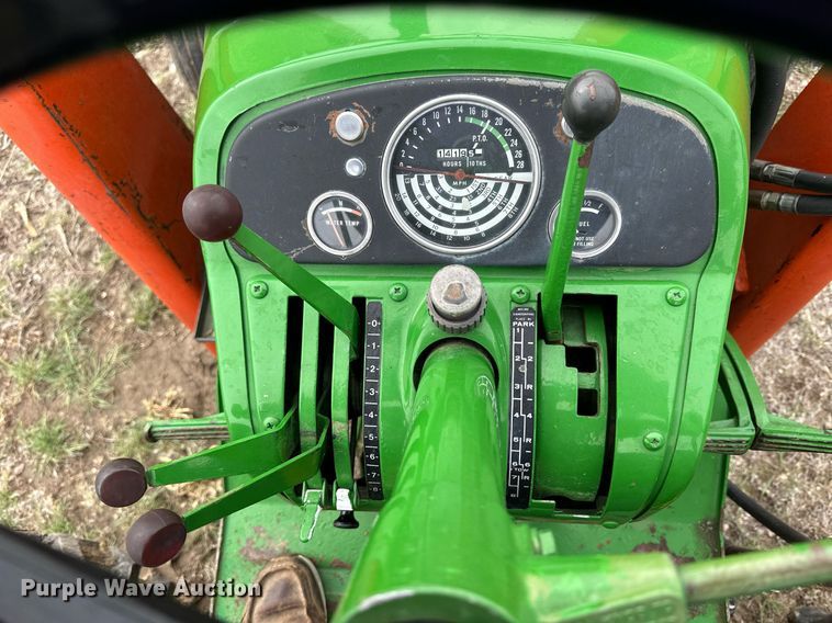 image for item KL9125 1962 John Deere 2010  tractor