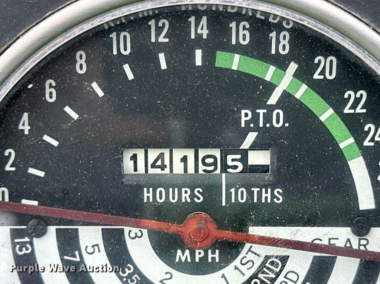 image for item KL9125 1962 John Deere 2010  tractor