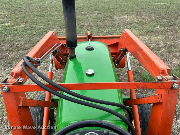 image for item KL9125 1962 John Deere 2010  tractor