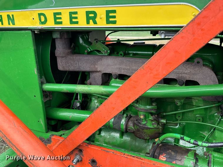 image for item KL9125 1962 John Deere 2010  tractor