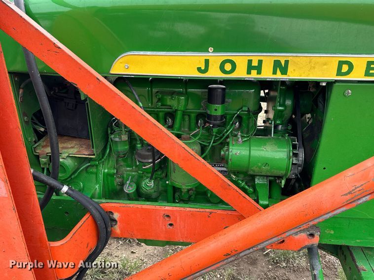 image for item KL9125 1962 John Deere 2010  tractor