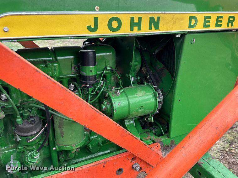image for item KL9125 1962 John Deere 2010  tractor