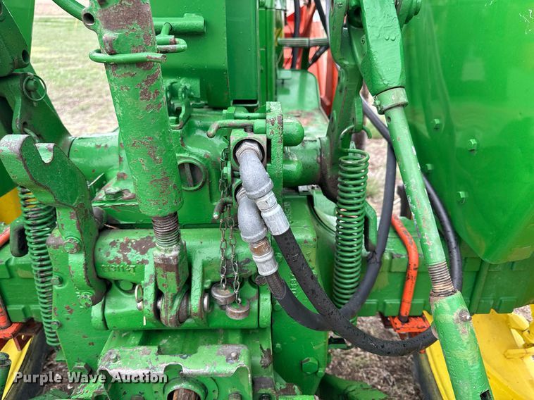 image for item KL9125 1962 John Deere 2010  tractor