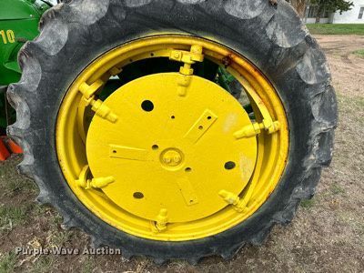 image for item KL9125 1962 John Deere 2010  tractor