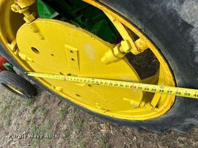 image for item KL9125 1962 John Deere 2010  tractor
