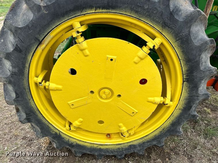 image for item KL9125 1962 John Deere 2010  tractor