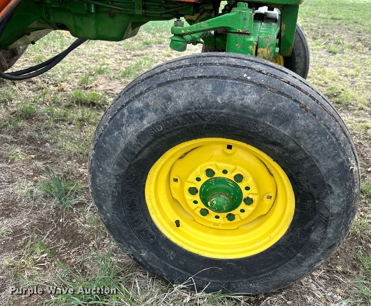 image for item KL9125 1962 John Deere 2010  tractor