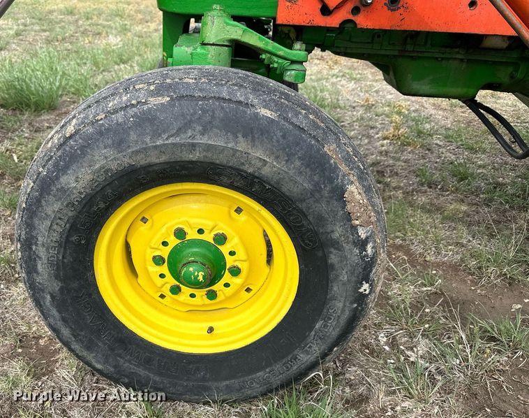 image for item KL9125 1962 John Deere 2010  tractor