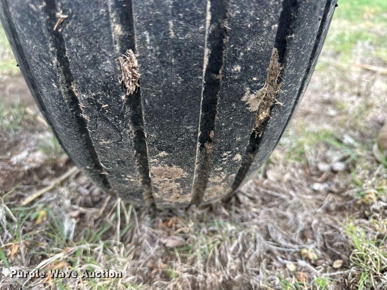 image for item KL9125 1962 John Deere 2010  tractor