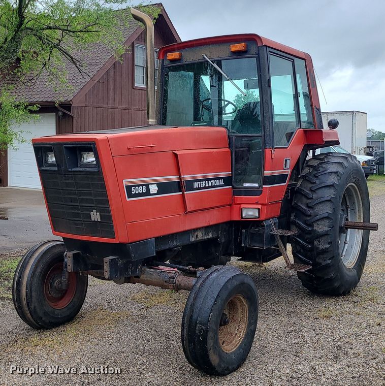 image for item LE9043 1983 International 5088  tractor
