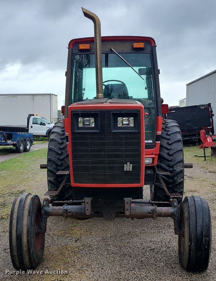 image for item LE9043 1983 International 5088  tractor