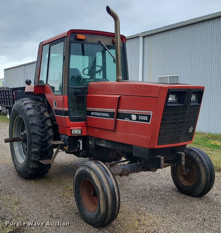 image for item LE9043 1983 International 5088  tractor