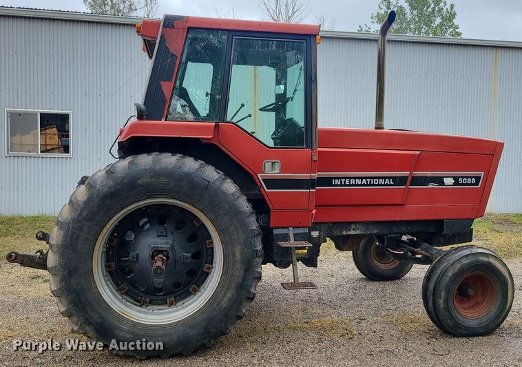 image for item LE9043 1983 International 5088  tractor