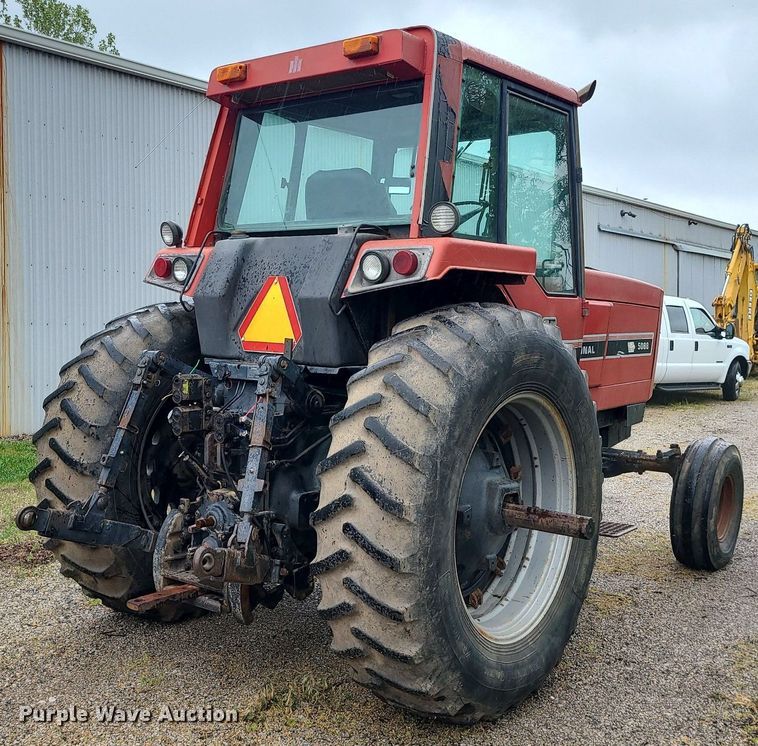 image for item LE9043 1983 International 5088  tractor