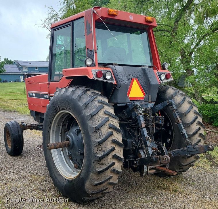 image for item LE9043 1983 International 5088  tractor