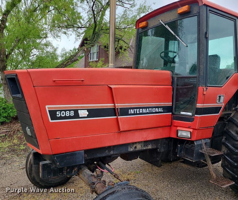 image for item LE9043 1983 International 5088  tractor