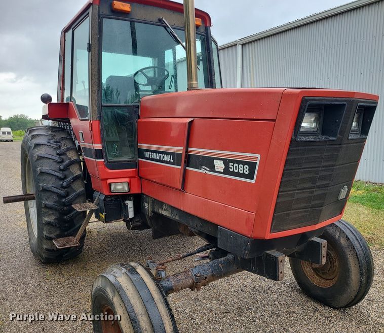 image for item LE9043 1983 International 5088  tractor