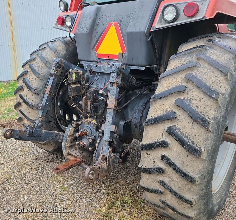 image for item LE9043 1983 International 5088  tractor