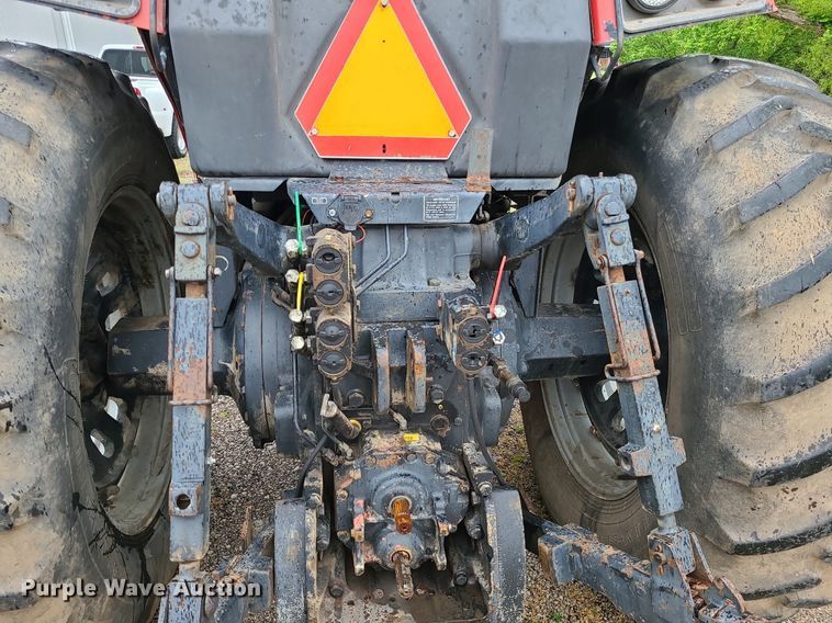 image for item LE9043 1983 International 5088  tractor