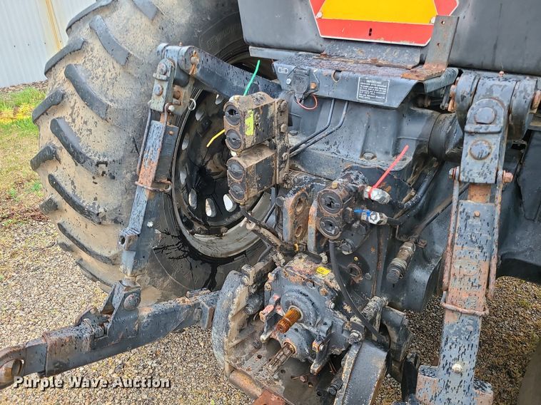 image for item LE9043 1983 International 5088  tractor