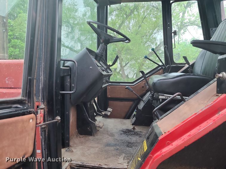 image for item LE9043 1983 International 5088  tractor