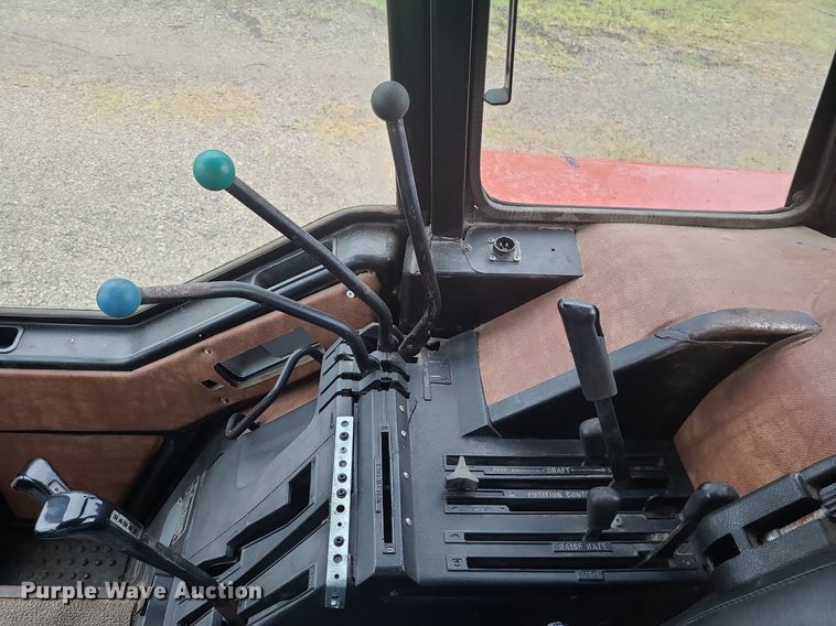 image for item LE9043 1983 International 5088  tractor