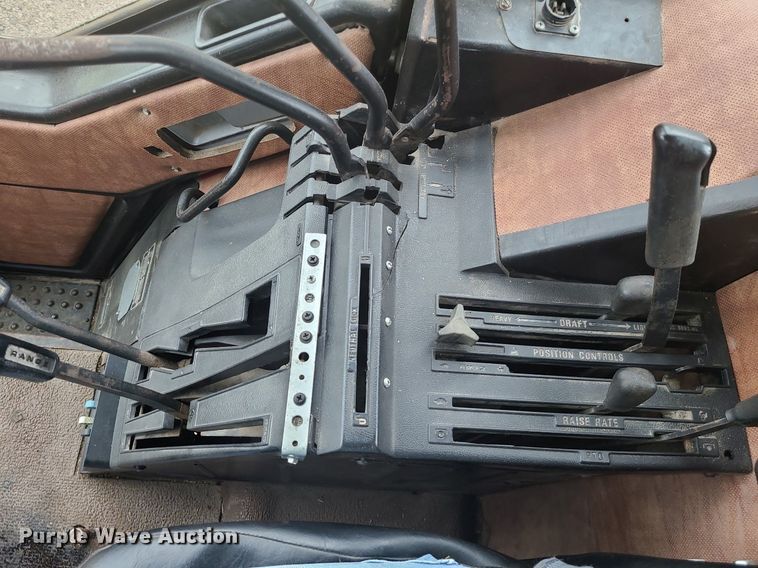 image for item LE9043 1983 International 5088  tractor