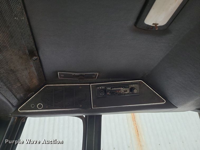 image for item LE9043 1983 International 5088  tractor