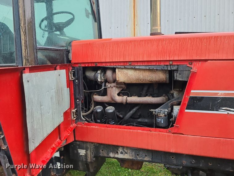 image for item LE9043 1983 International 5088  tractor