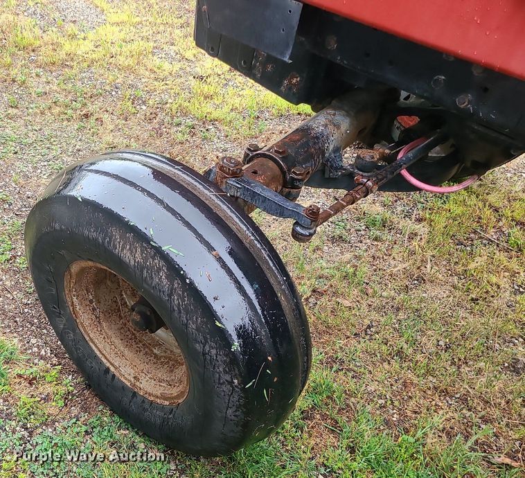 image for item LE9043 1983 International 5088  tractor