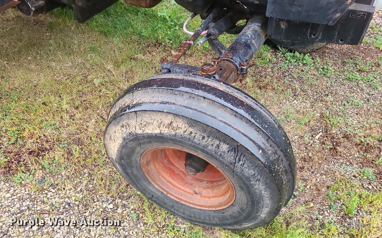 image for item LE9043 1983 International 5088  tractor