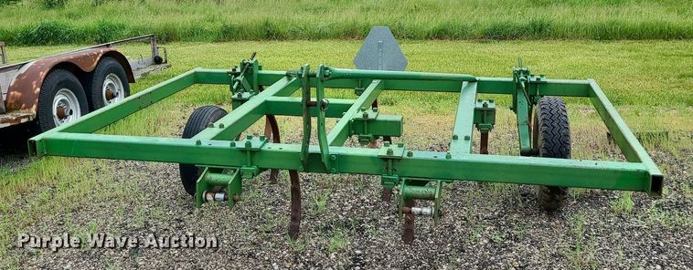 image for item LE9049 John Deere  chisel