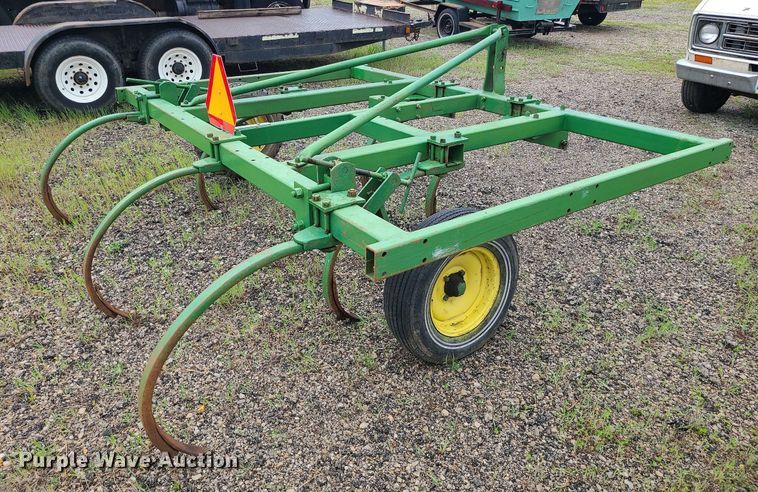 image for item LE9049 John Deere  chisel