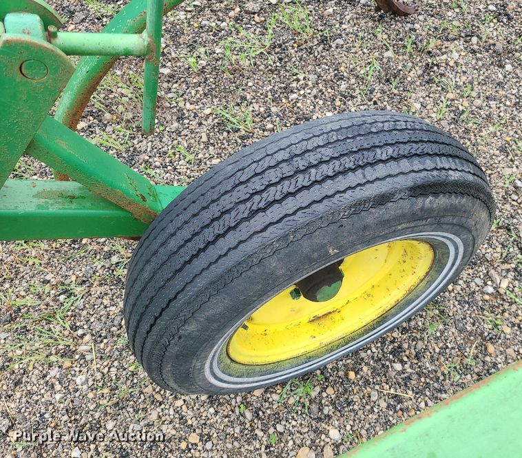 image for item LE9049 John Deere  chisel