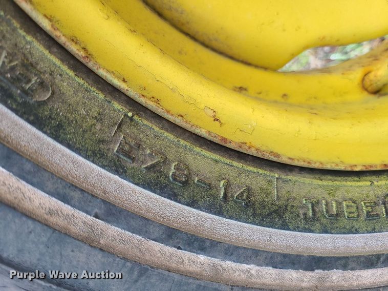 image for item LE9049 John Deere  chisel