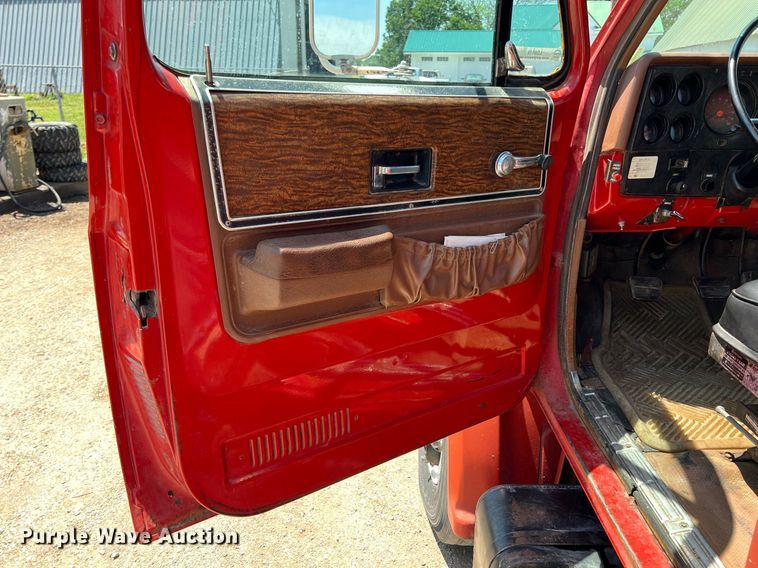 image for item LG9119 1975 Chevrolet C65  grain truck