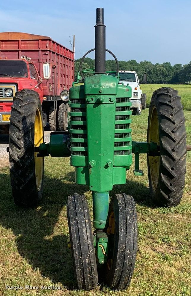 image for item LH9632 1949 John Deere B  tractor