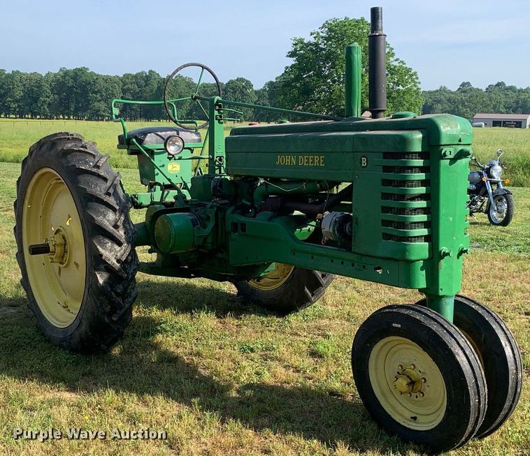 image for item LH9632 1949 John Deere B  tractor