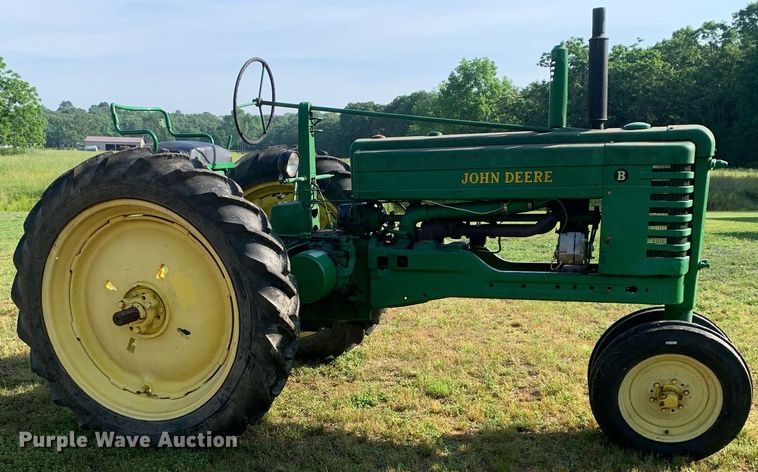 image for item LH9632 1949 John Deere B  tractor